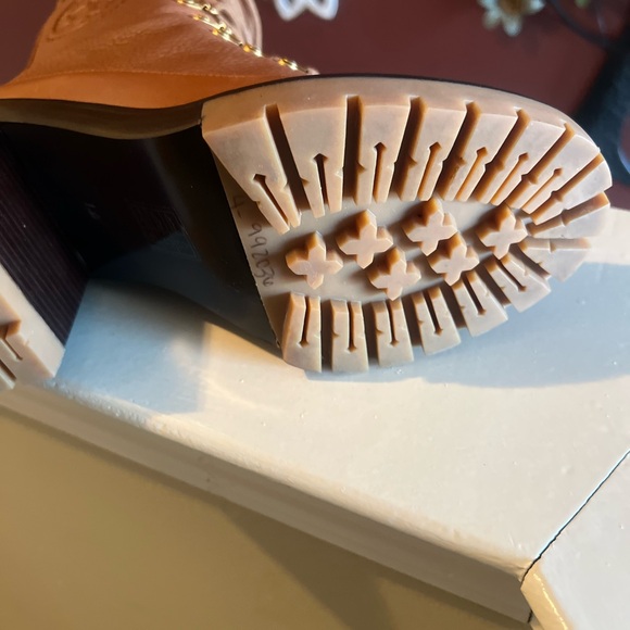 Tory Burch Miller Boot - Picture 6 of 9